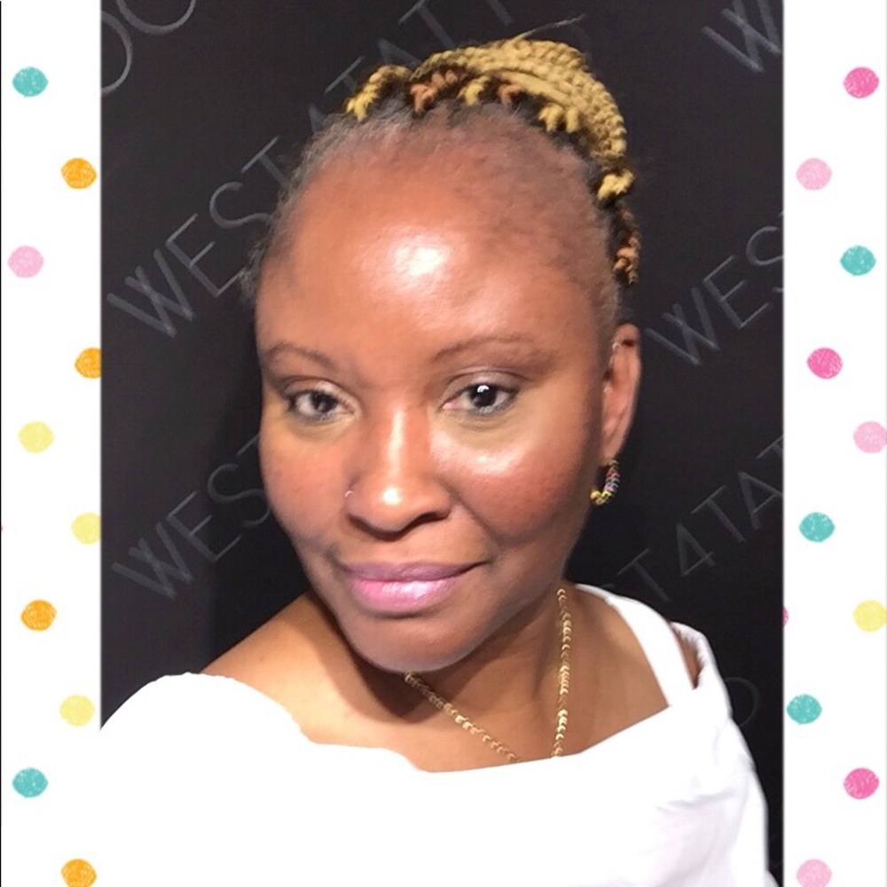 Meet your Posher, Laura